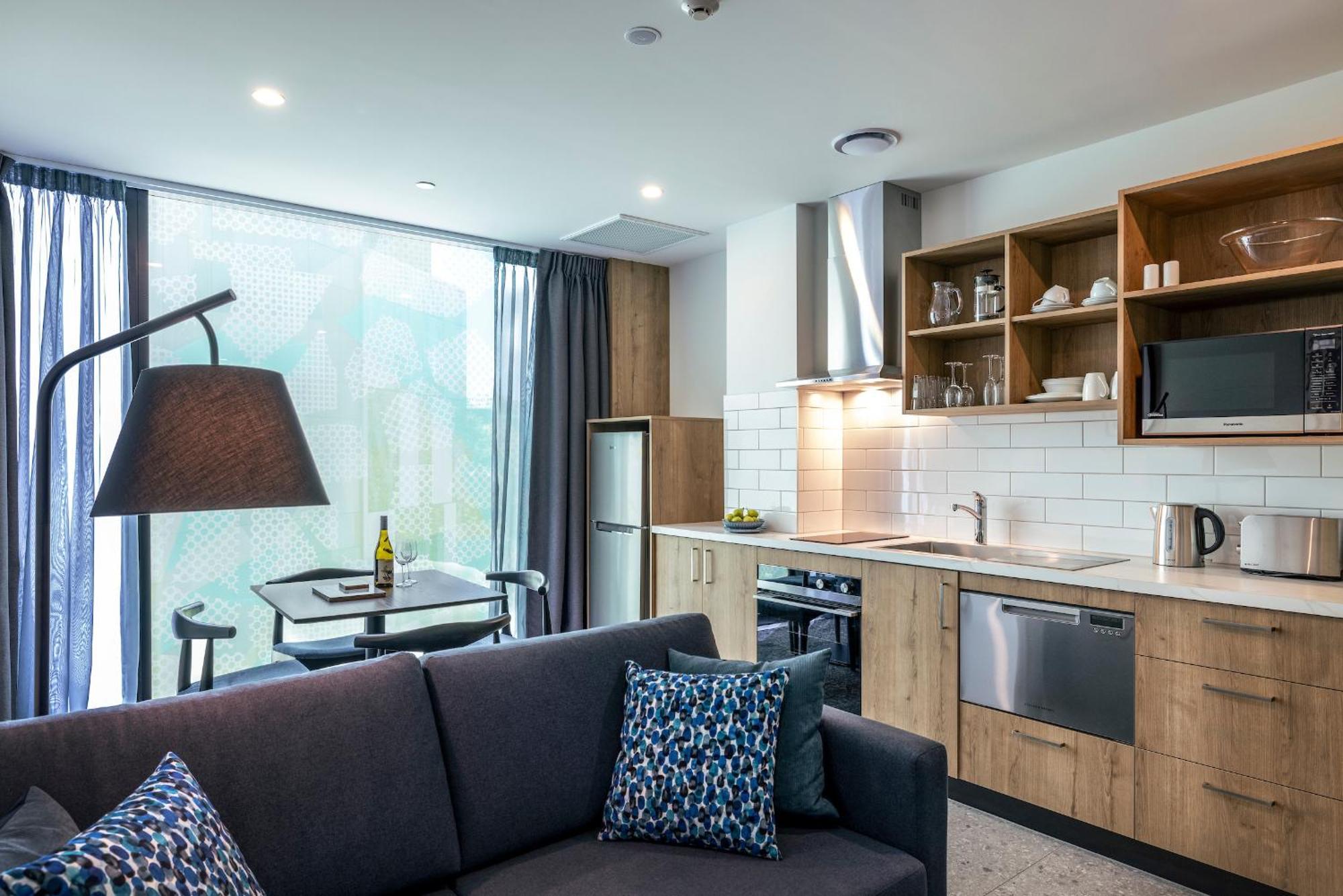 Quest On Cambridge Apartment ไครสต์เชิร์ช ภายนอก รูปภาพ